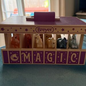 EUC Breyer Unicorn Magic Wood Carry Stable with 6 Unicorns